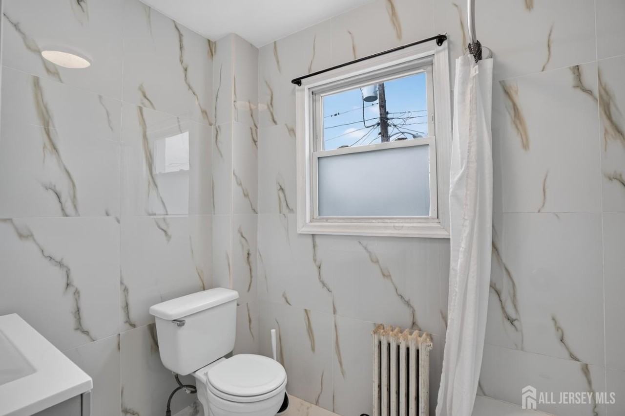 127 S Pine Ave - Photo 2 of 16