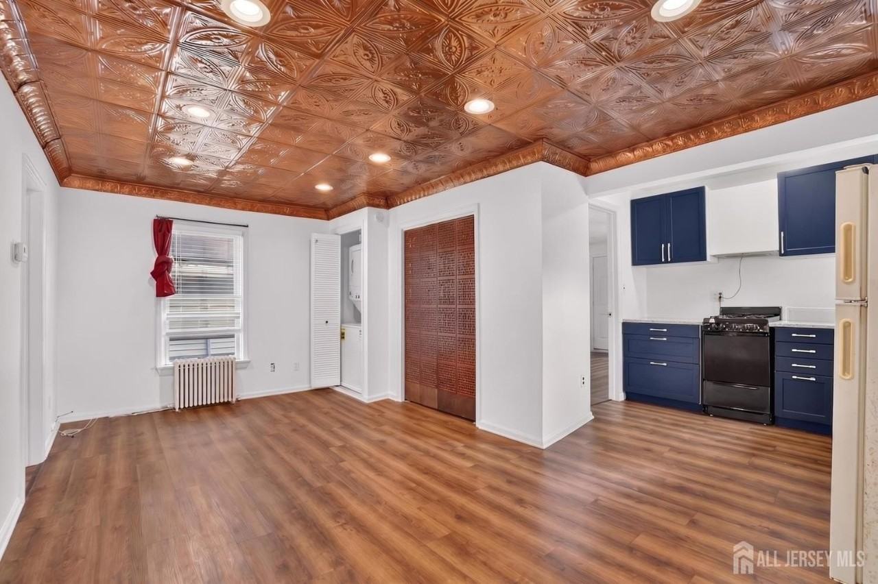 127 S Pine Ave - Photo 3 of 16