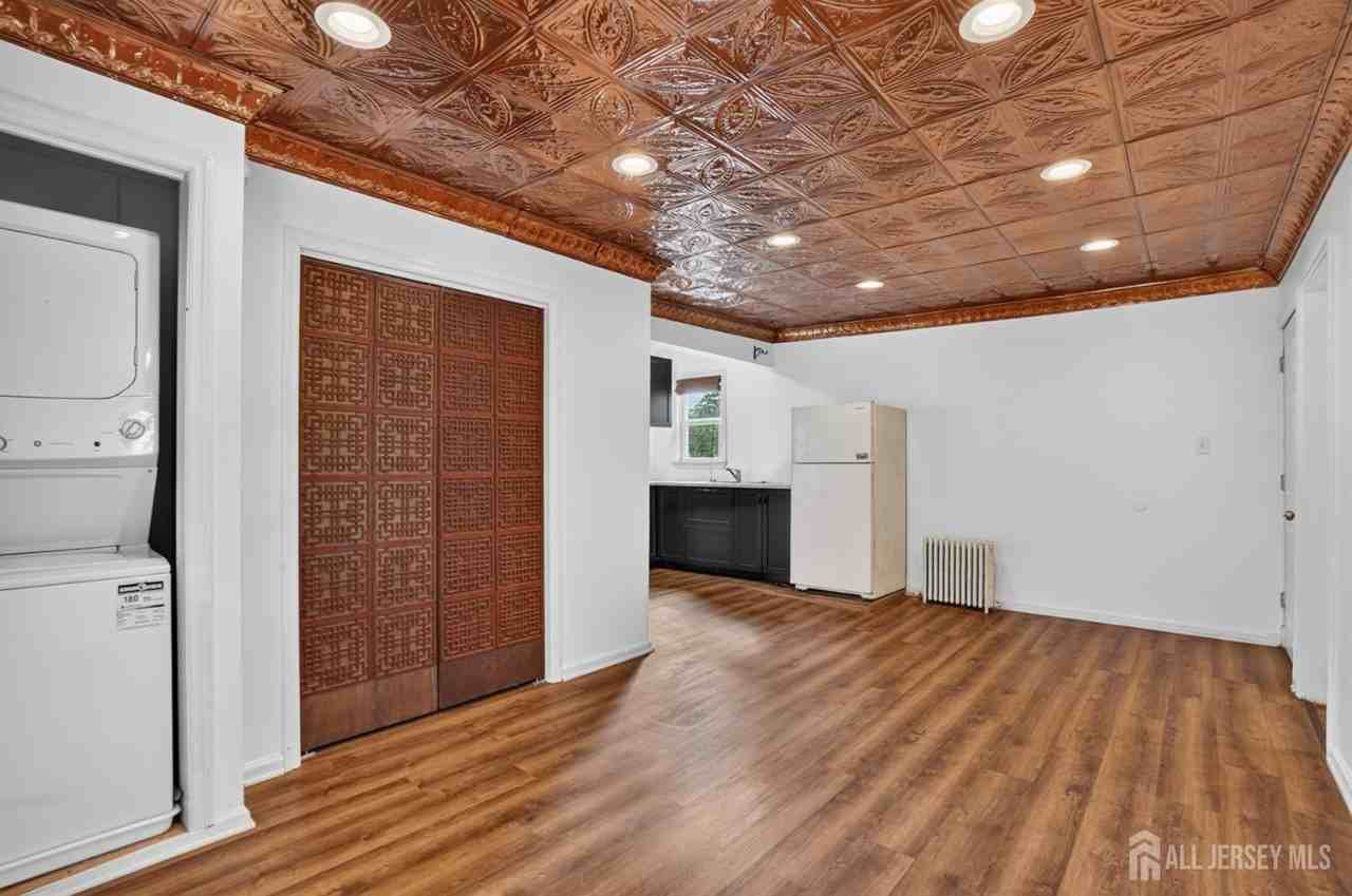 127 S Pine Ave - Photo 4 of 16