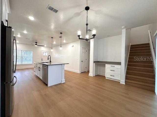 250 E Collins St - Photo 5 of 16