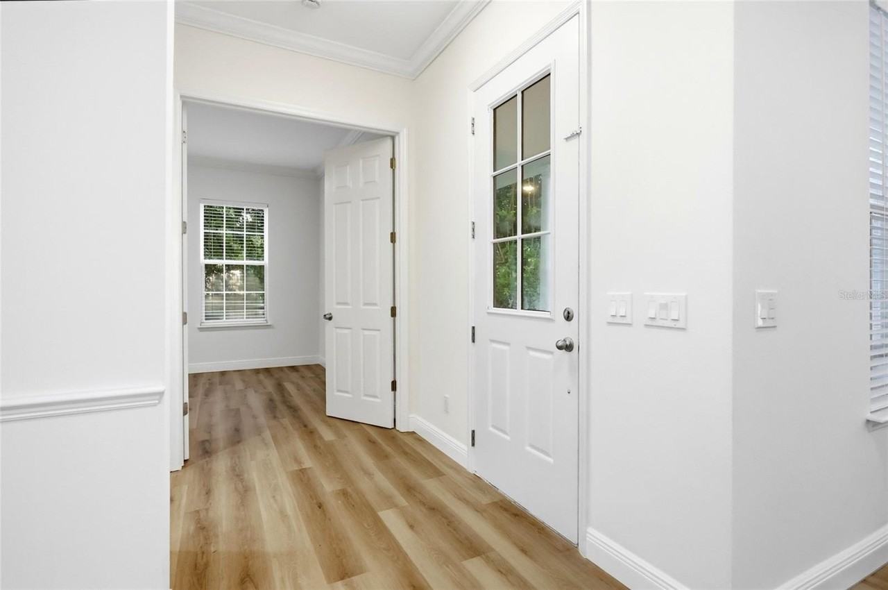 912 Waterside Dr - Photo 3 of 50