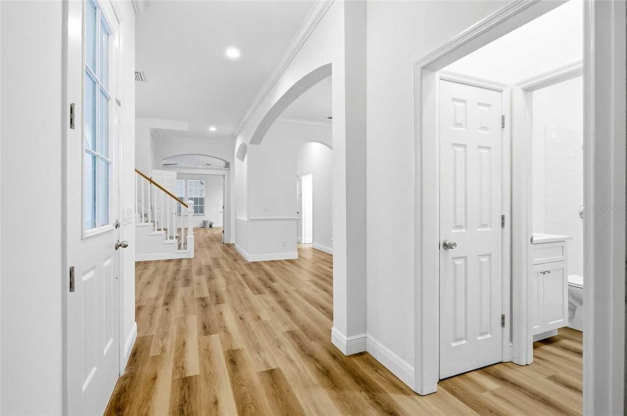 912 Waterside Dr - Photo 4 of 50