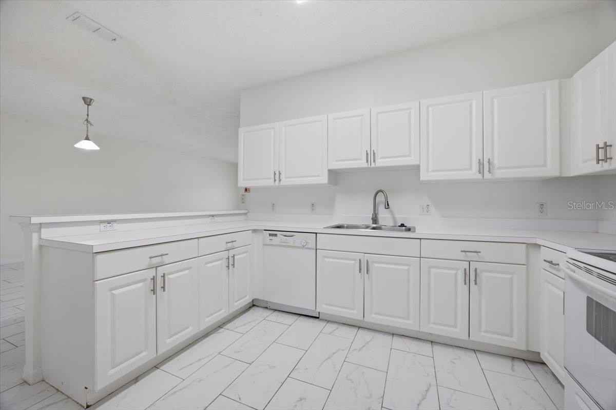 3166 Sun Lake Ct #B - Photo 2 of 25