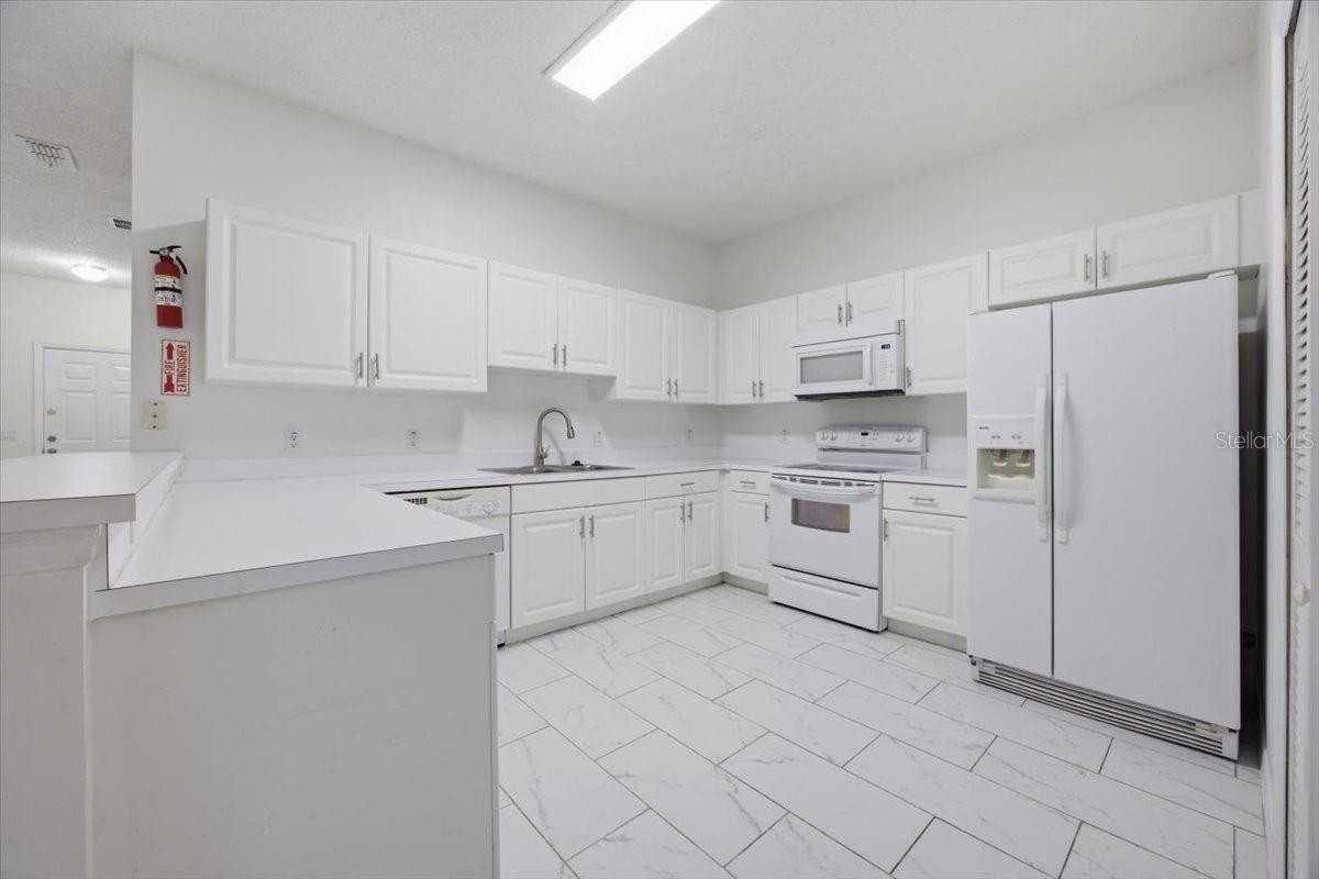 3166 Sun Lake Ct #B - Photo 3 of 25