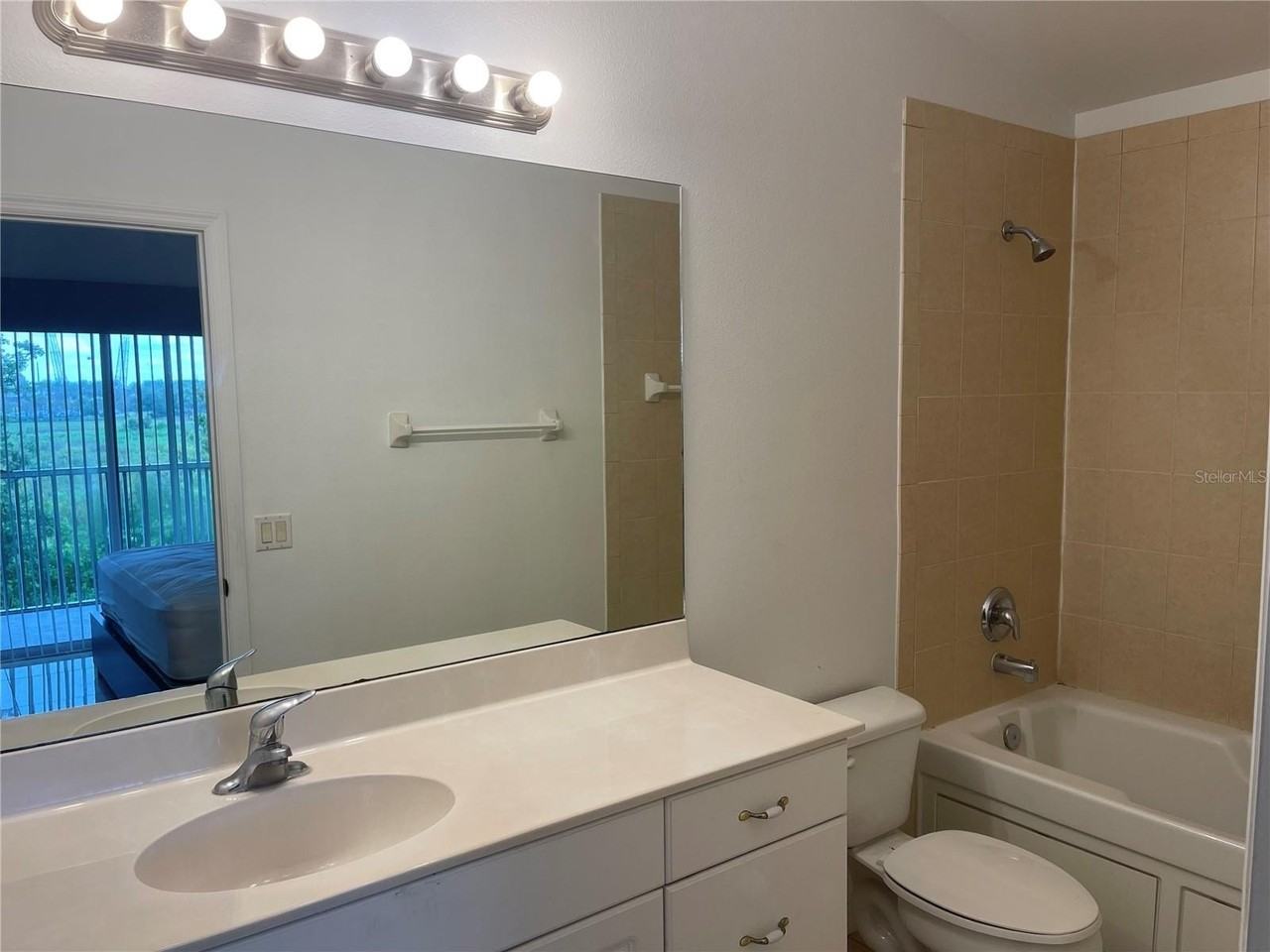 3166 Sun Lake Ct #B - Photo 5 of 25