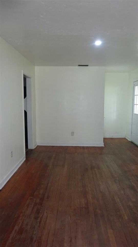 1209 Ne 14th St - Photo 3 of 21