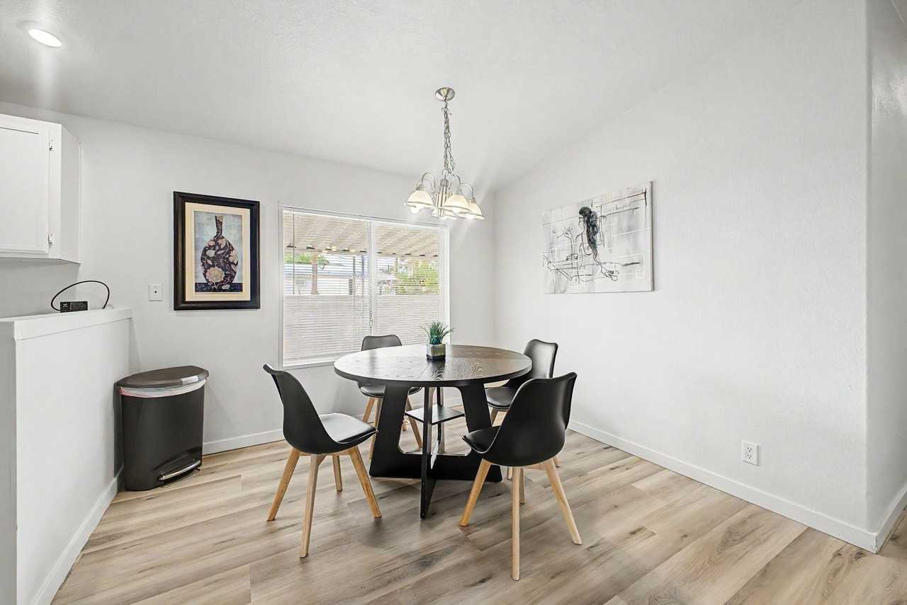 W Smoketree St - Photo 2 of 18