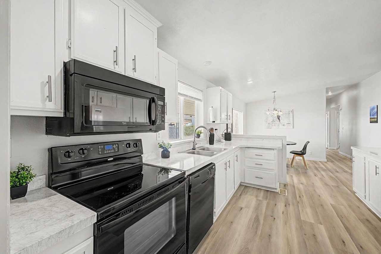 W Smoketree St - Photo 5 of 18