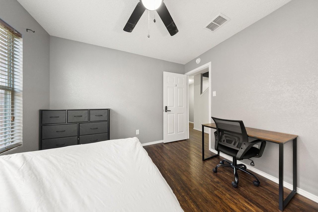 Canyonridge Dr - Photo 5 of 12