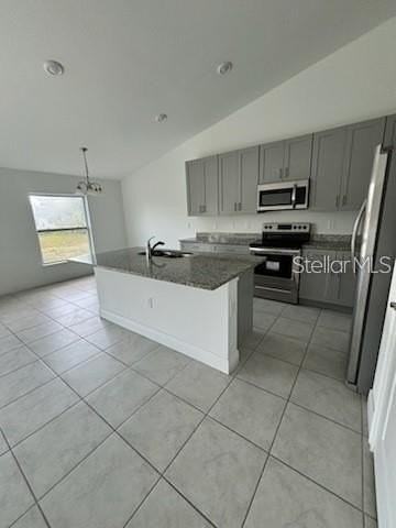 420 Bloomfield Dr - Photo 4 of 10