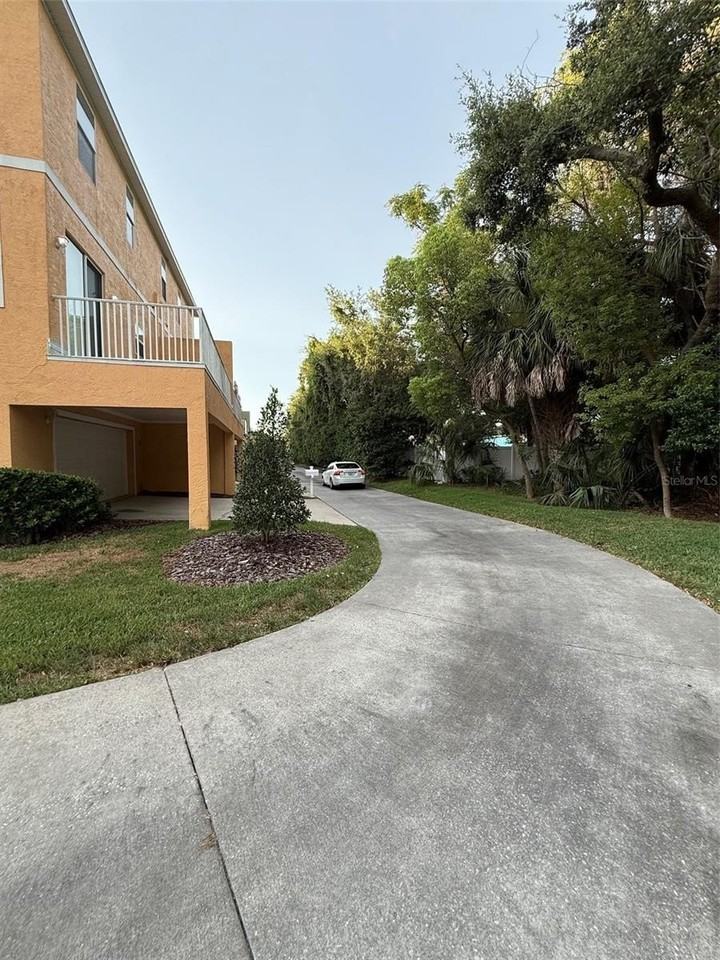 445 Bayou Village Dr - Photo 7 of 35