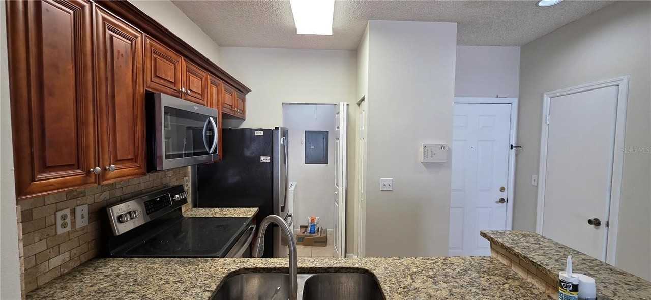 4115 Chatham Oak Ct #210 - Photo 4 of 39