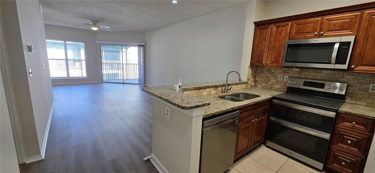 4115 Chatham Oak Ct #210 - Photo 5 of 39