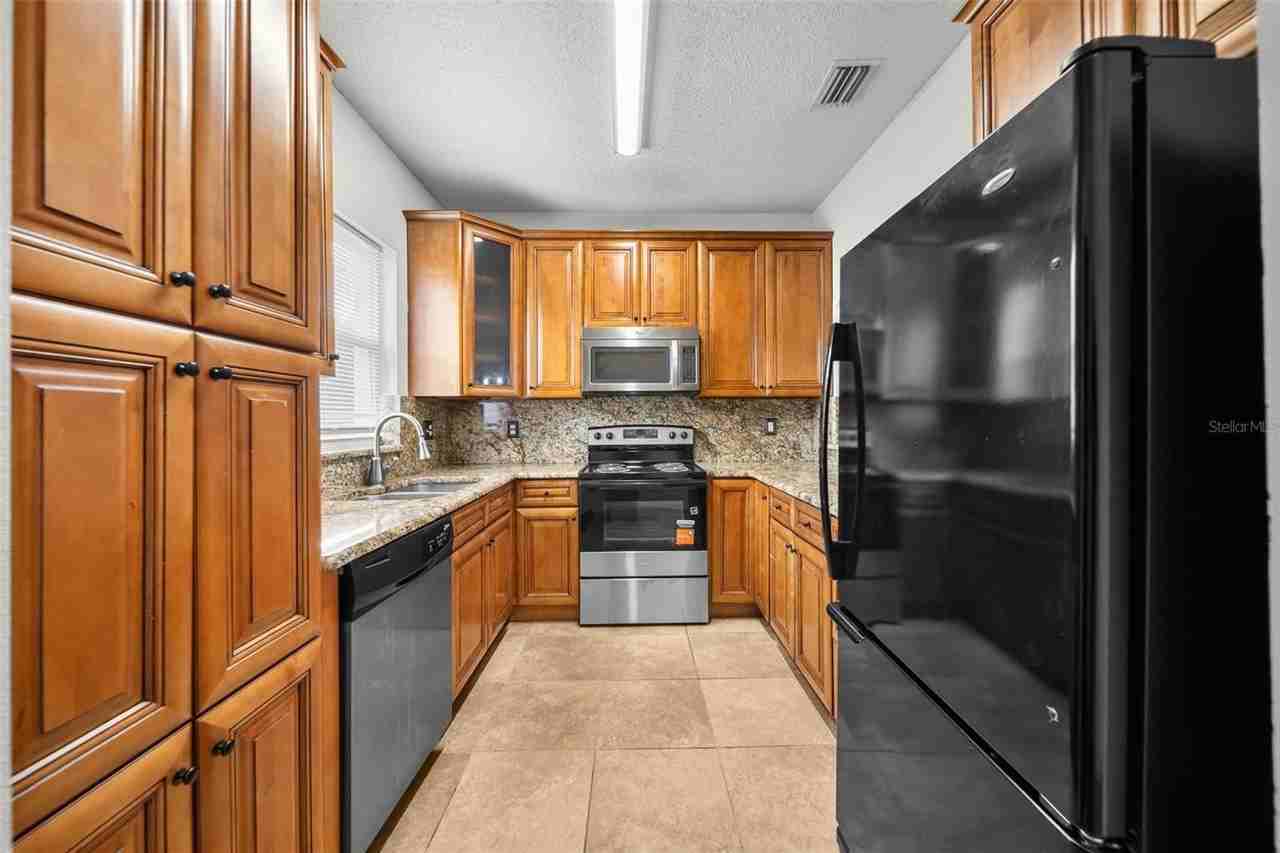 18171 Paradise Point Dr - Photo 4 of 50