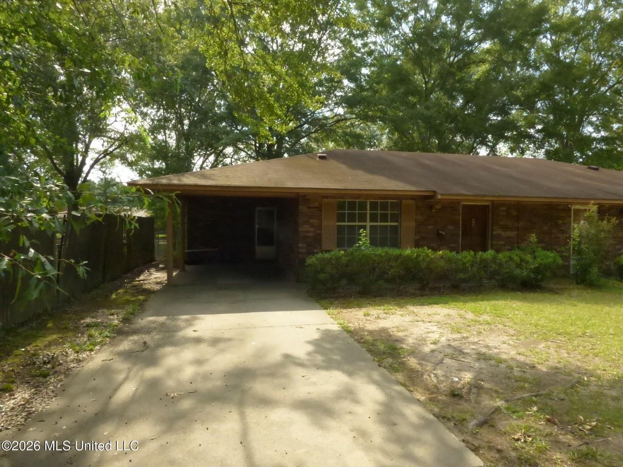 501 Maxine Ave