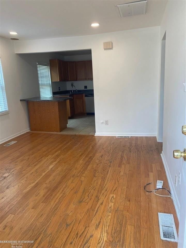20859 Hampton Rd - Photo 3 of 11