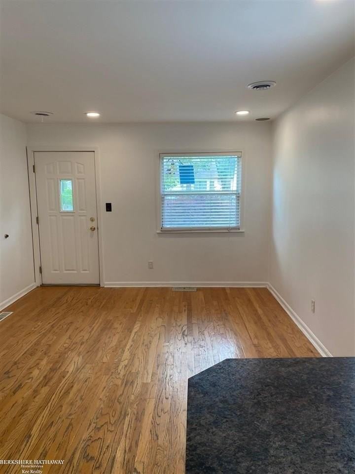 20859 Hampton Rd - Photo 4 of 11