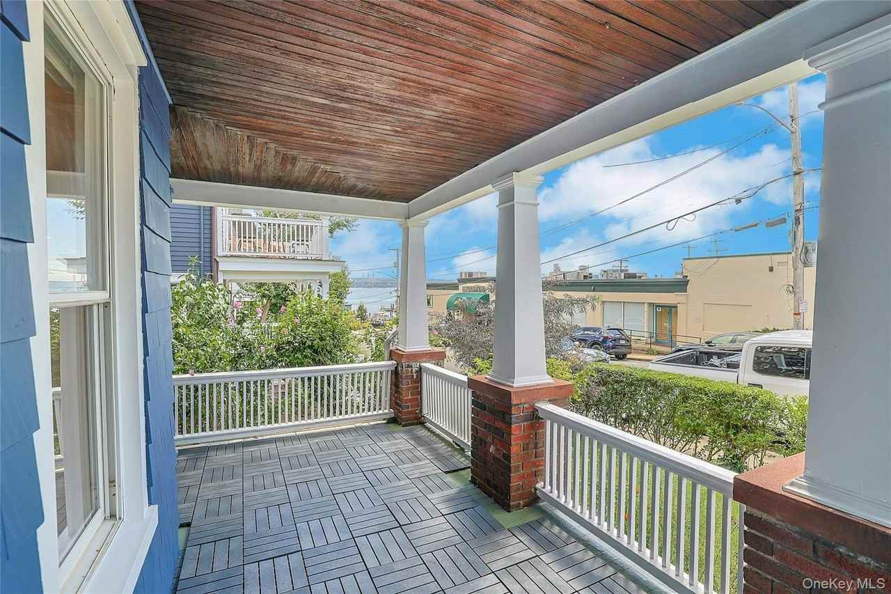 28 Burd St - Photo 3 of 35