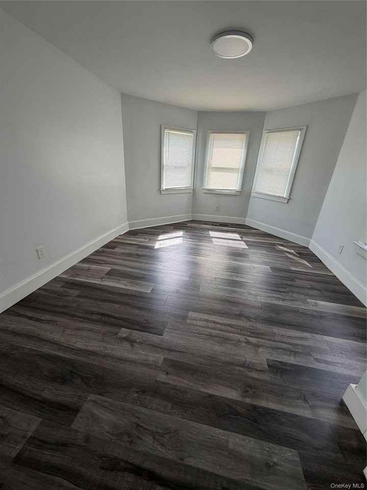91 River Ave - Photo 4 of 13