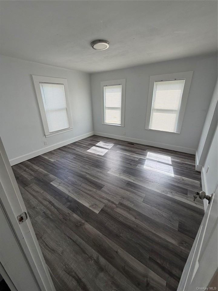 91 River Ave - Photo 5 of 13