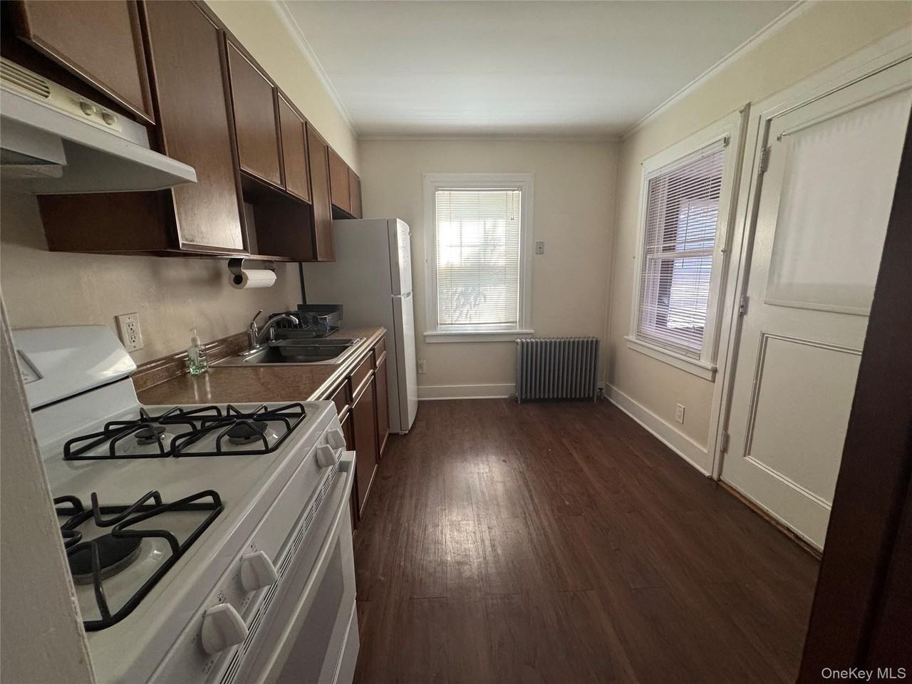 65 Lenox Ave - Photo 4 of 7