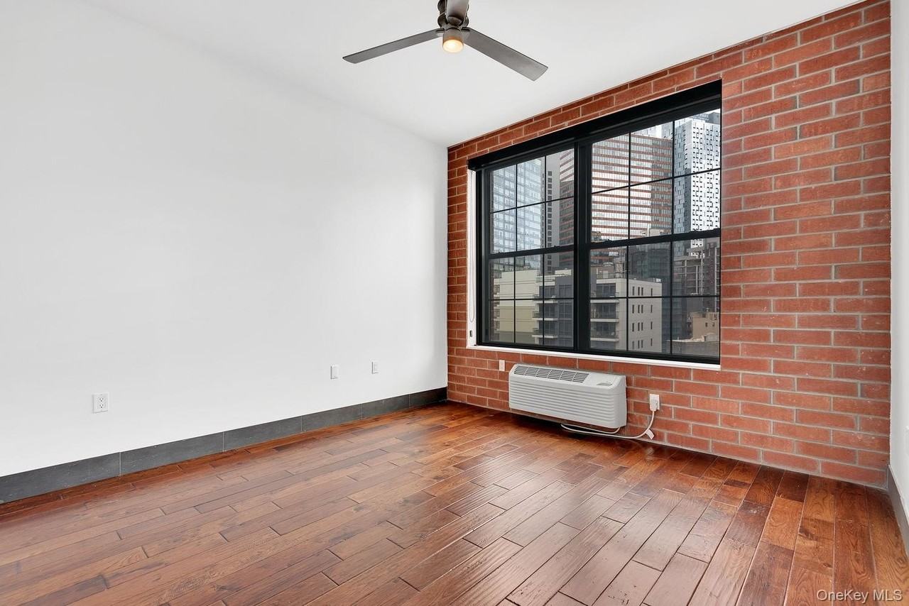 4260 Crescent St #8C - Photo 5 of 9
