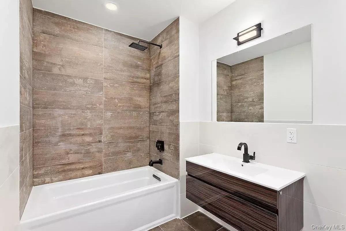 4260 Crescent St #8C - Photo 6 of 9