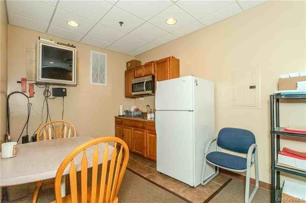 5 Fairlawn Dr - Photo 3 of 7