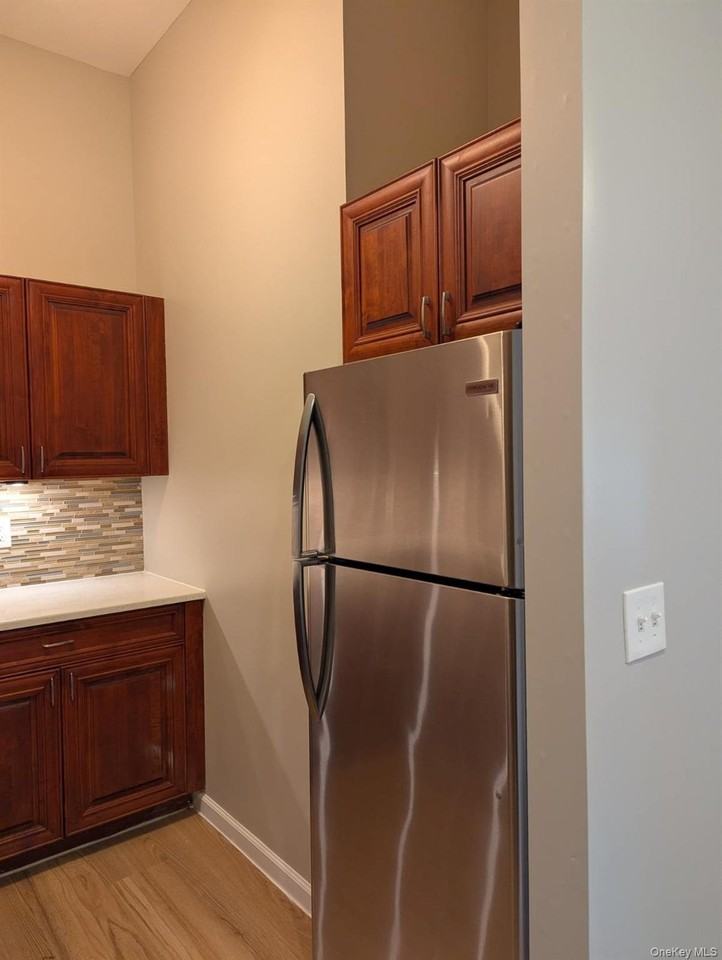 1727 N Gardiner Dr - Photo 2 of 9