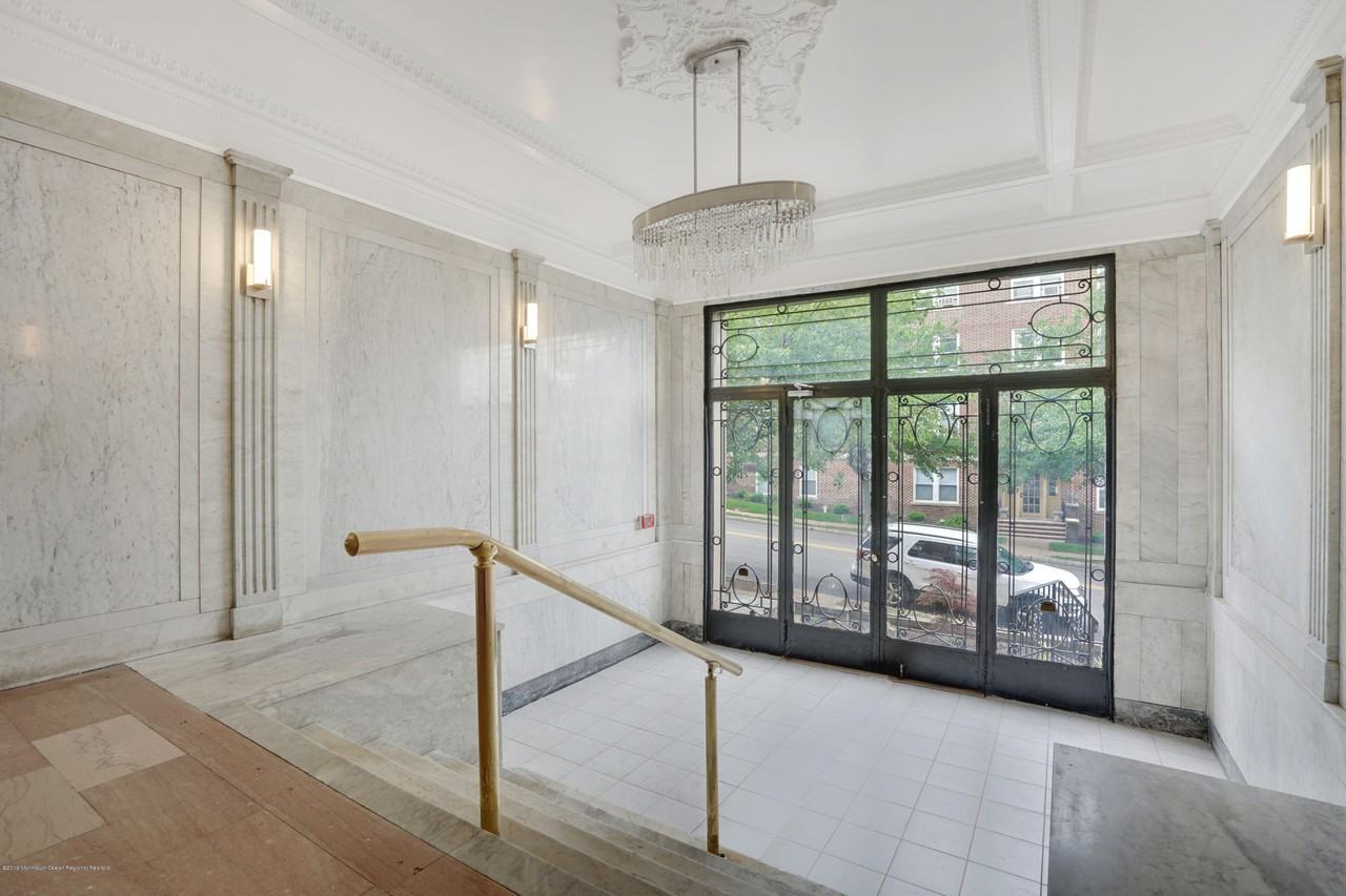 192 Claremont Ave #26 - Photo 3 of 6