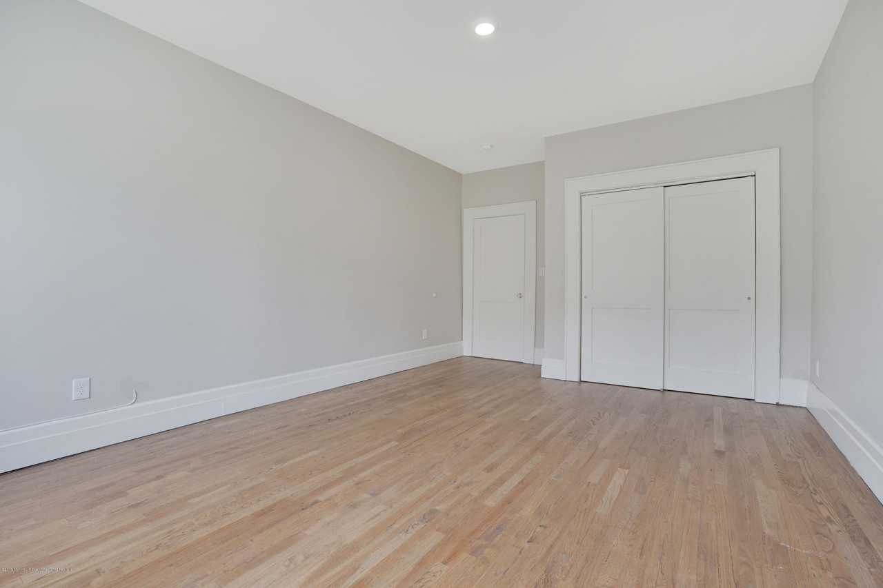 192 Claremont Ave #26 - Photo 5 of 6