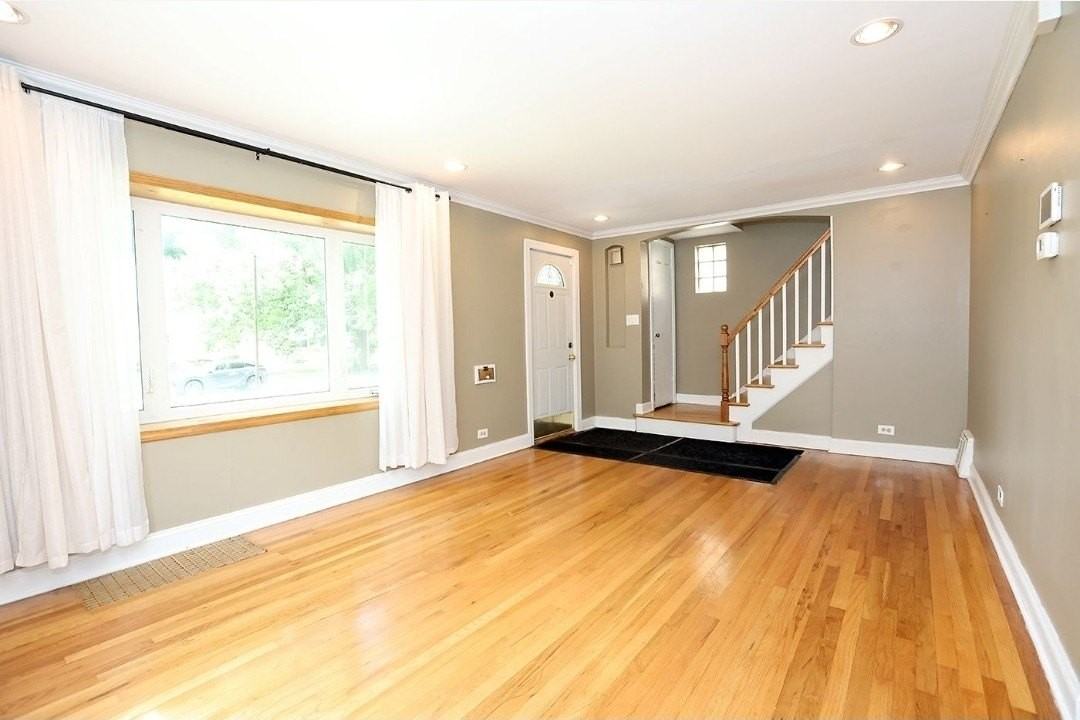 10031 S Paxton Ave - Photo 5 of 39