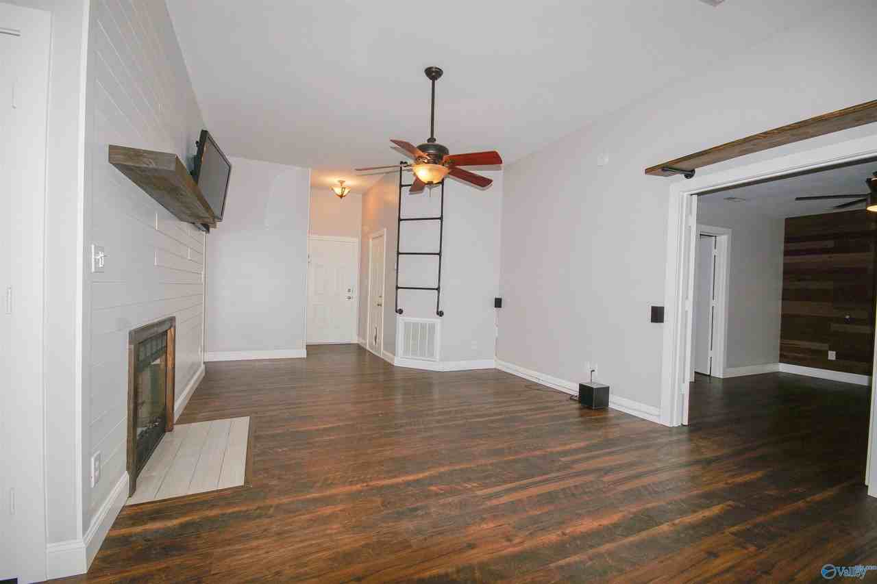 127 Rebecca Pines Dr - Photo 2 of 27