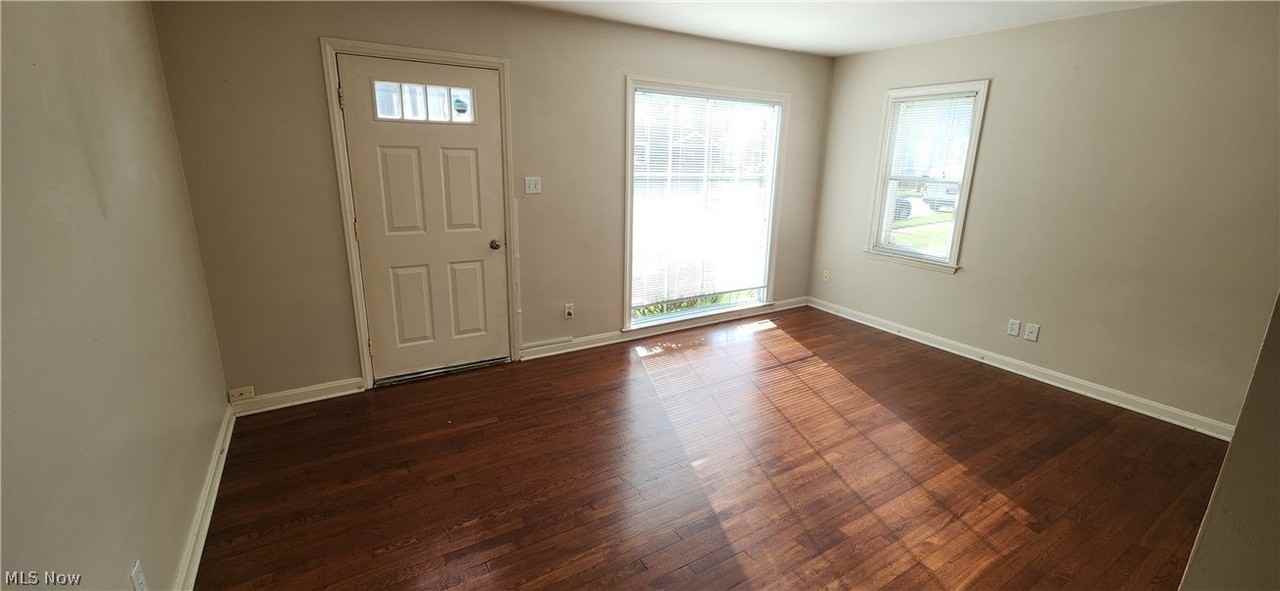 2827 Norwood St - Photo 2 of 17