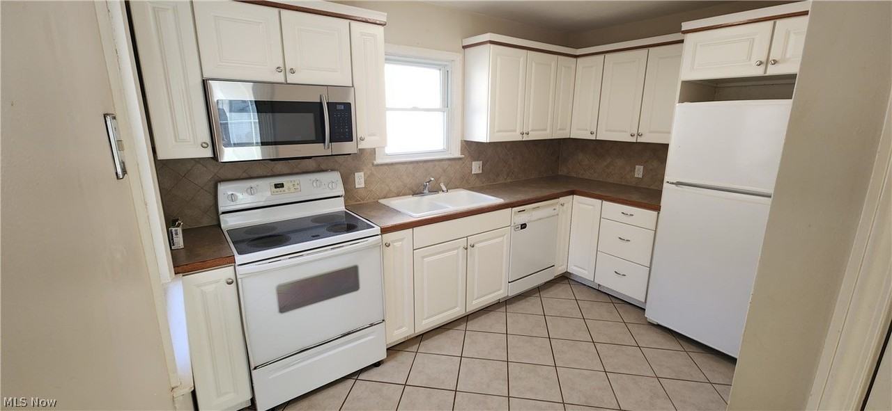 2827 Norwood St - Photo 3 of 17