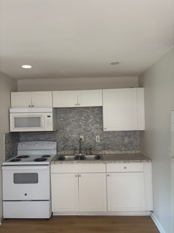 508 Clinton Springs Ave - Photo 5 of 6