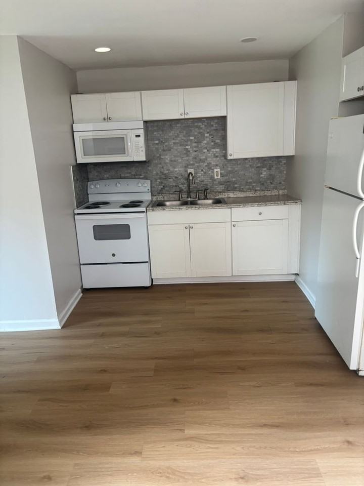 508 Clinton Springs Ave - Photo 6 of 6