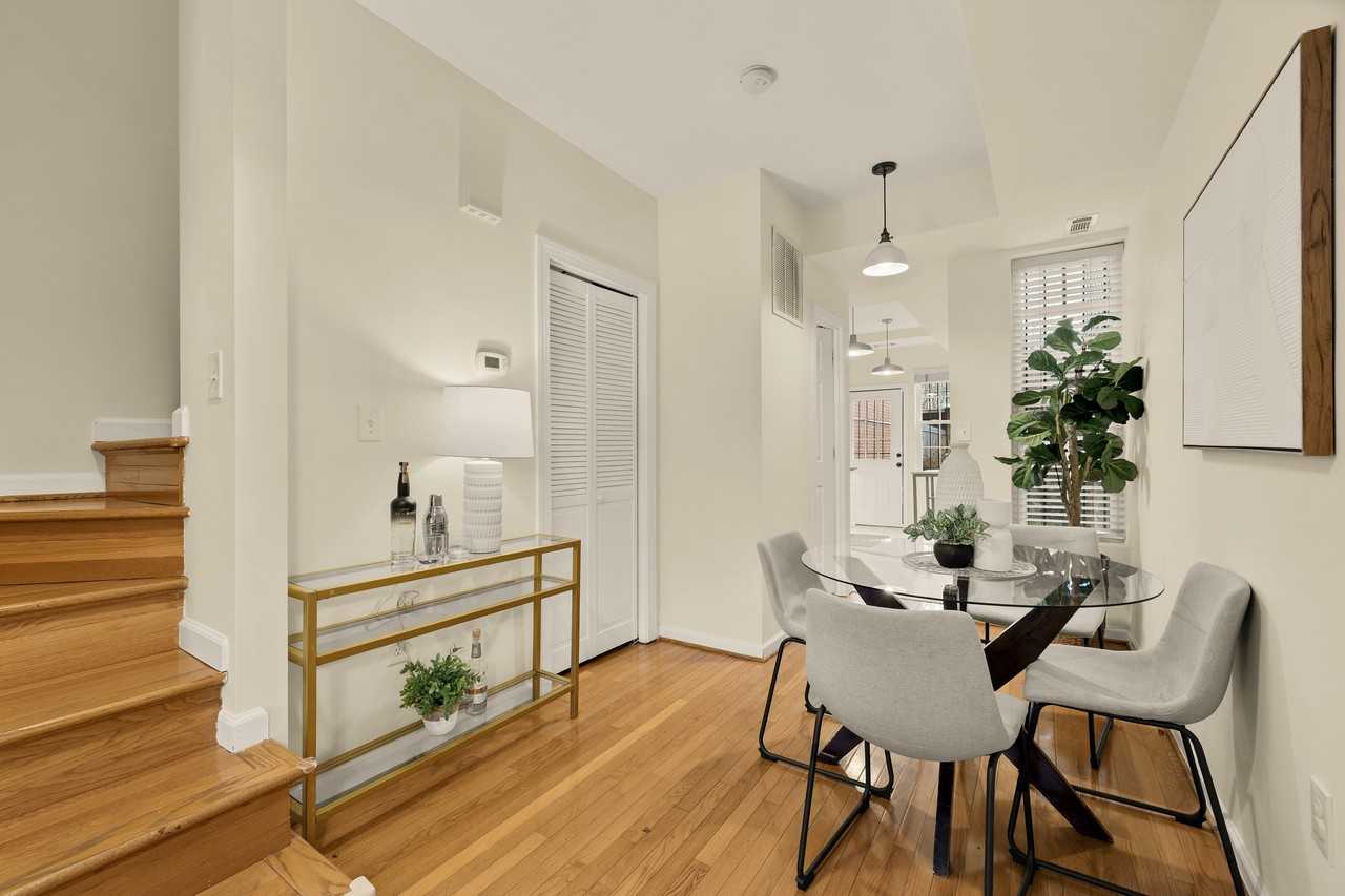 909 8th St Ne #1 - Photo 7 of 32