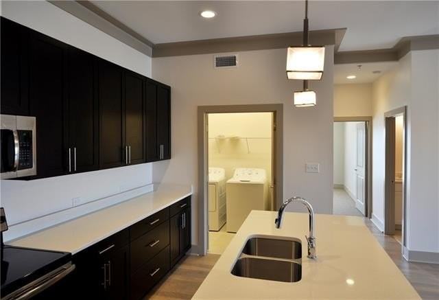320 N Carrollton Ave #305 - Photo 4 of 15