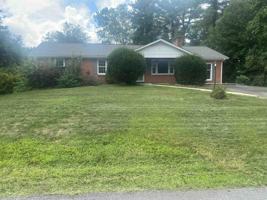 featured image of 2532 Forest Hill Dr