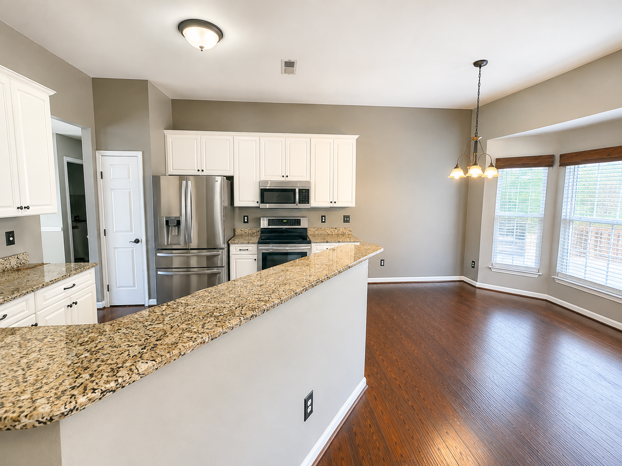711 Dutchman Ct - Photo 3 of 14