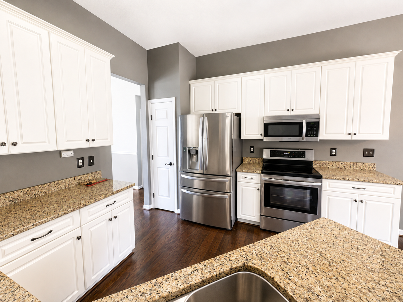711 Dutchman Ct - Photo 4 of 14