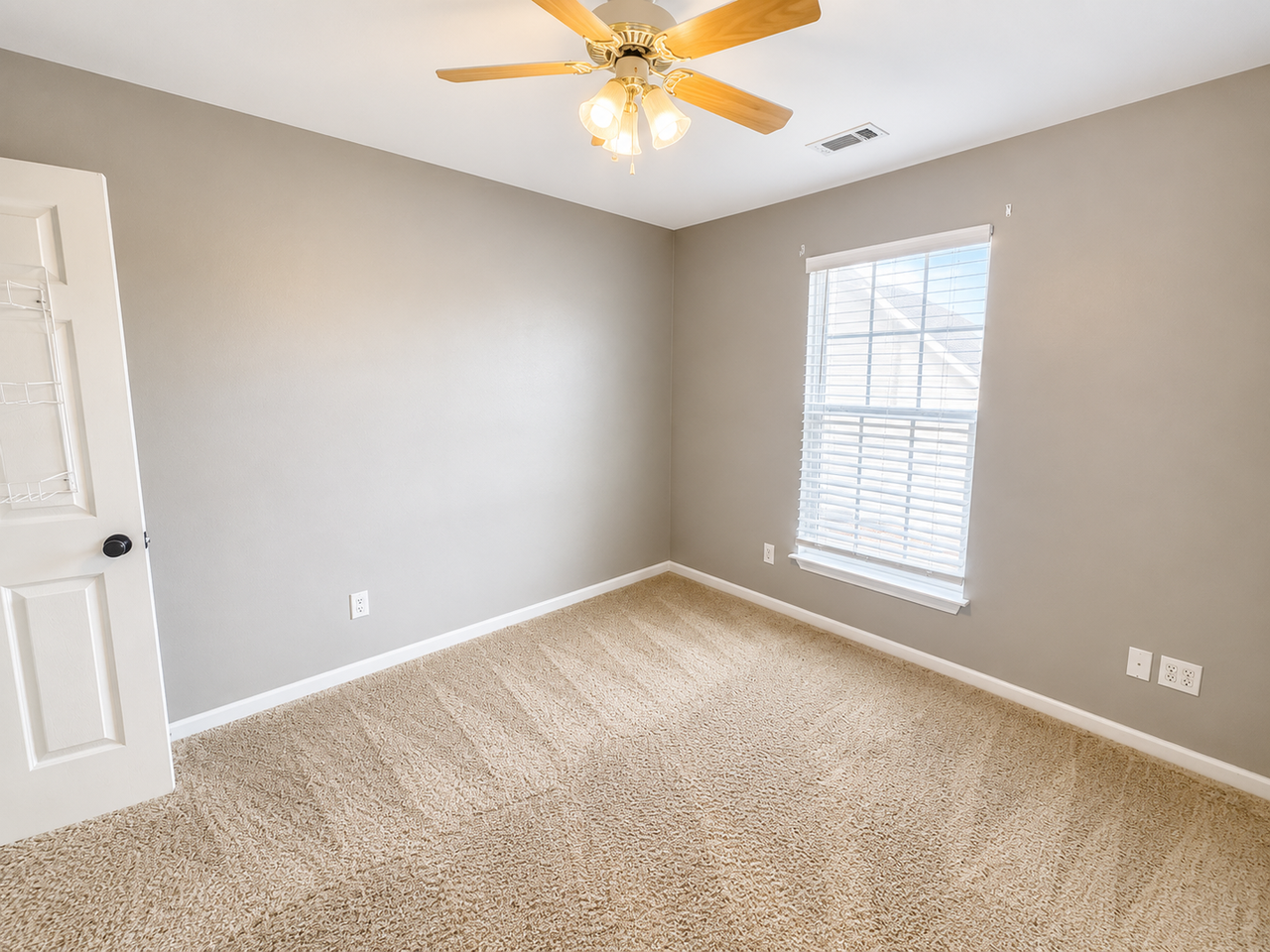 711 Dutchman Ct - Photo 6 of 14