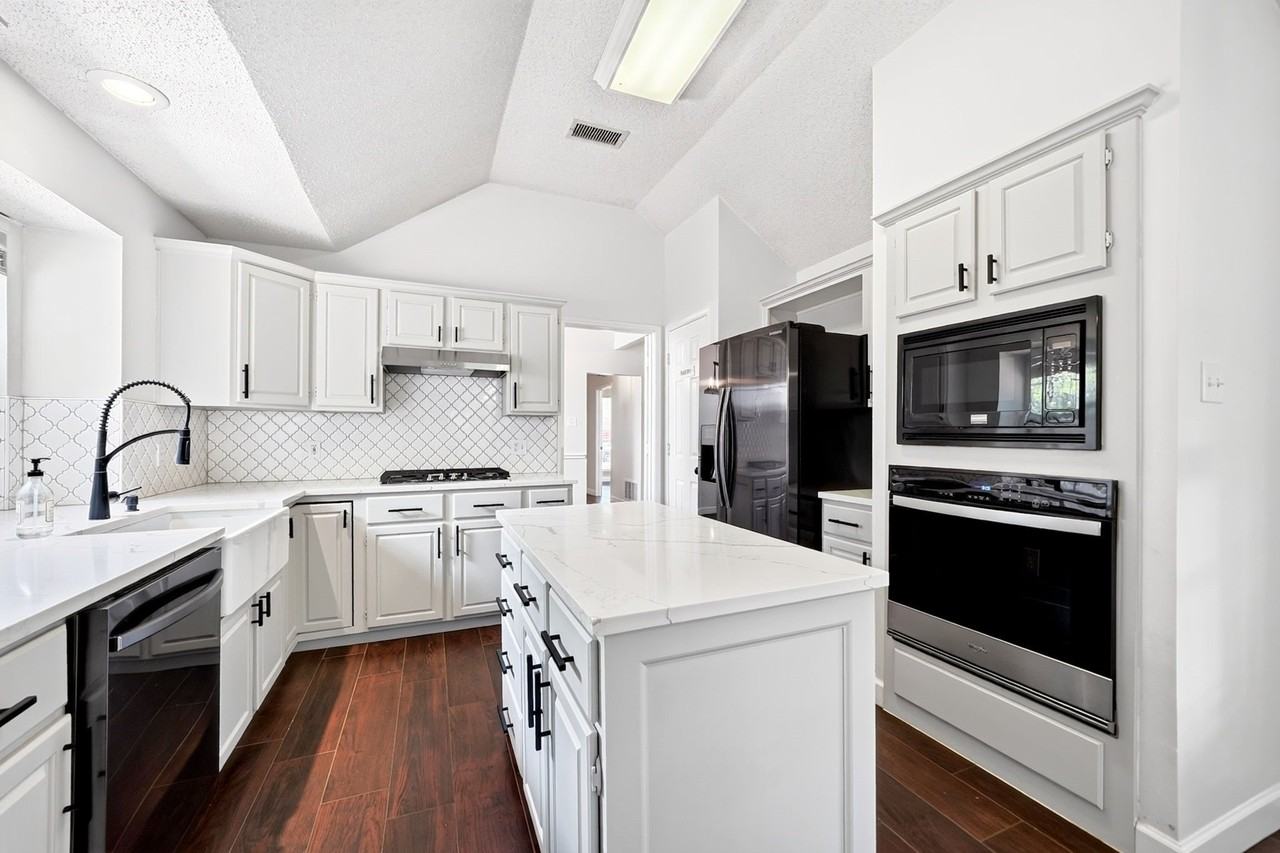 7309 Tremont Ave - Photo 3 of 17