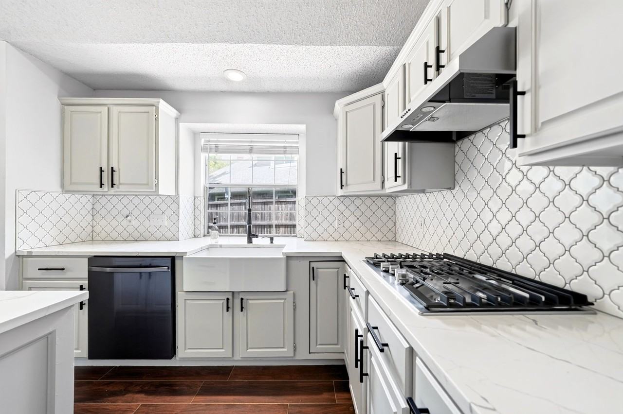7309 Tremont Ave - Photo 4 of 17