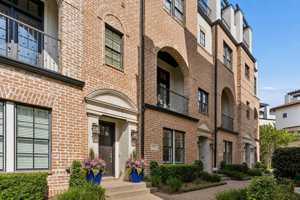 featured image of 5215 Weiss Ln