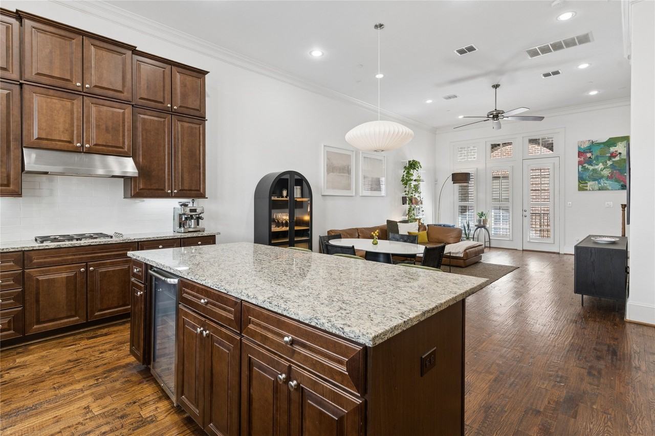 5215 Weiss Ln - Photo 4 of 36