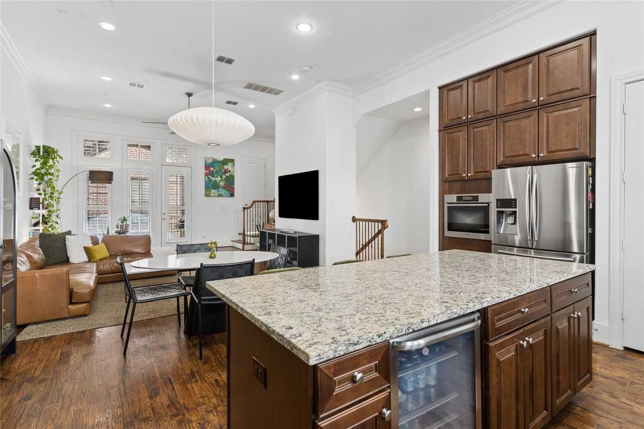 5215 Weiss Ln - Photo 6 of 36