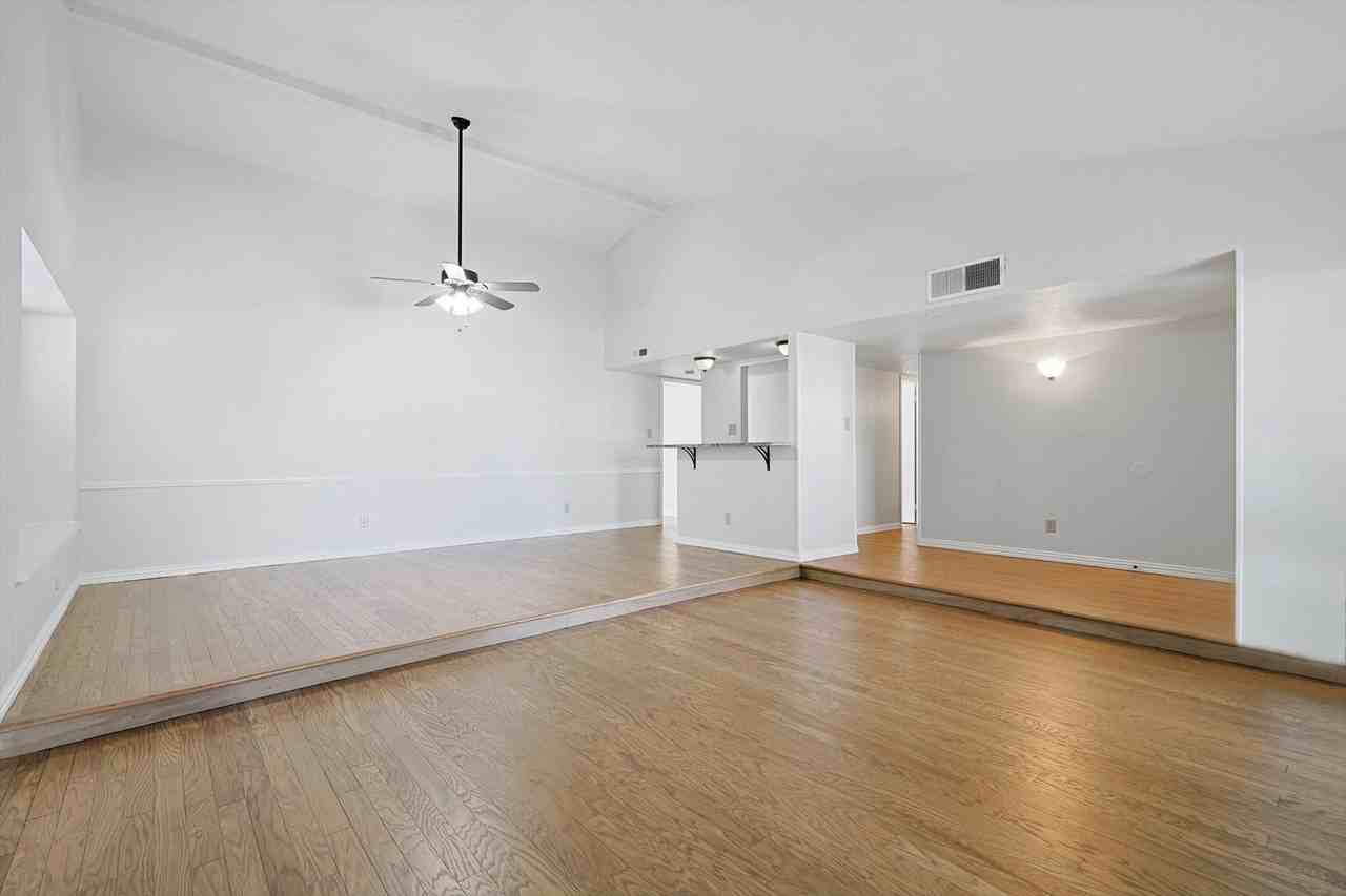 2825 Windsor Dr - Photo 5 of 37