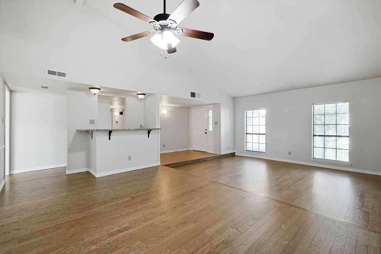 2825 Windsor Dr - Photo 6 of 37